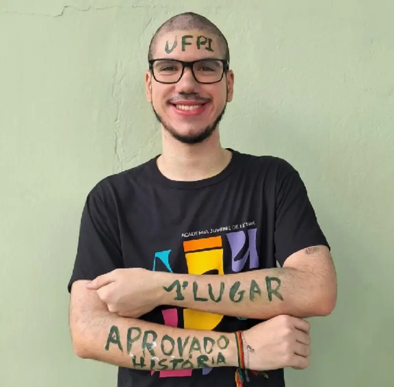 Jovem aprovado em 1º lugar em História na UFPI herda vocação da família: ‘Vem do sangue’