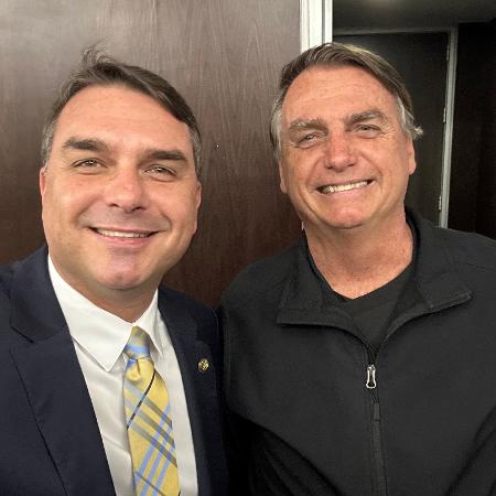 Pesquisa aponta vitória de Flávio Bolsonaro sobre Lula em eventual segundo turno