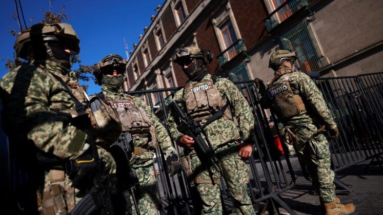México confirma morte de 25 soldados após operação contra líder de cartel