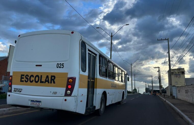 Mudança no transporte escolar afeta estudantes que moram a até 2,5 km da escola