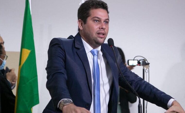 A enigmática revelação de Flávio Bolsonaro a um vereador de Timon em Brasília