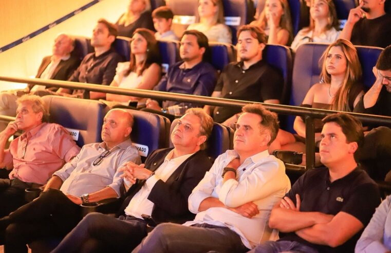 Documentário sobre Dirceu Arcoverde reúne mais de 250 pessoas em lançamento