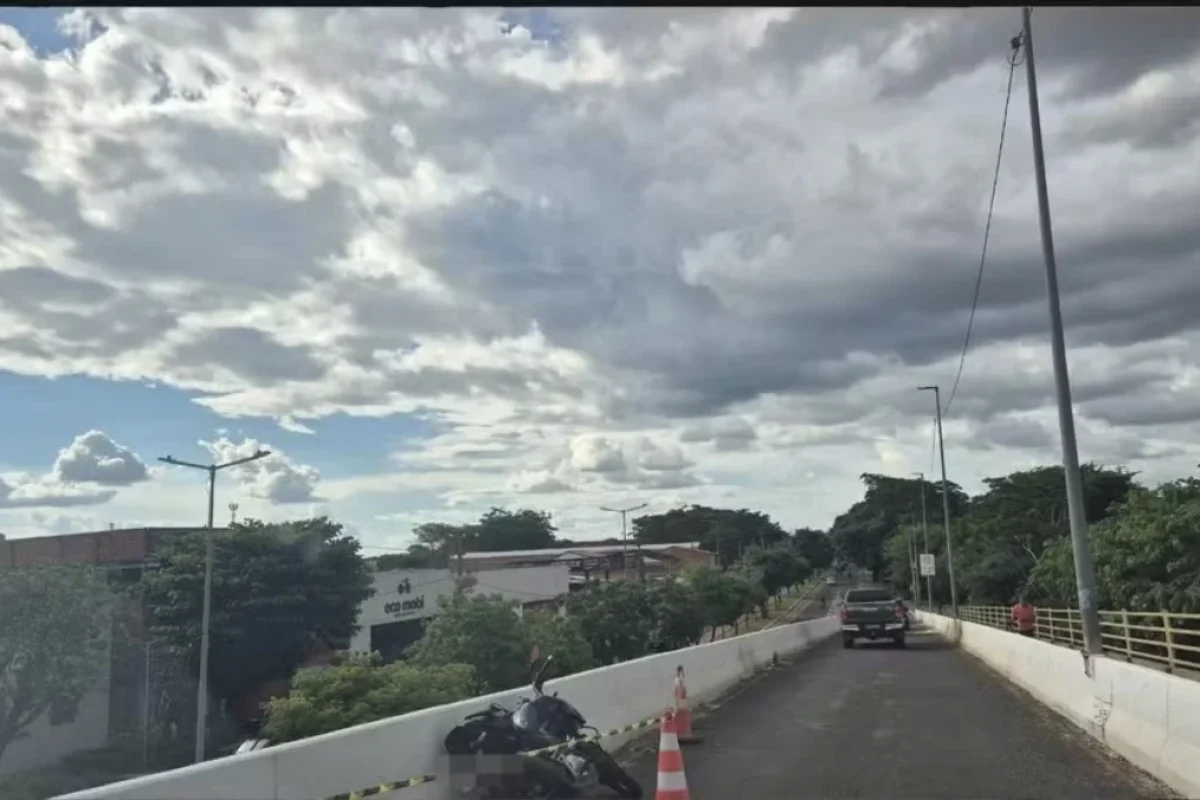 Motociclista de aplicativo cai da ponte da amizade do lado de Timon .
