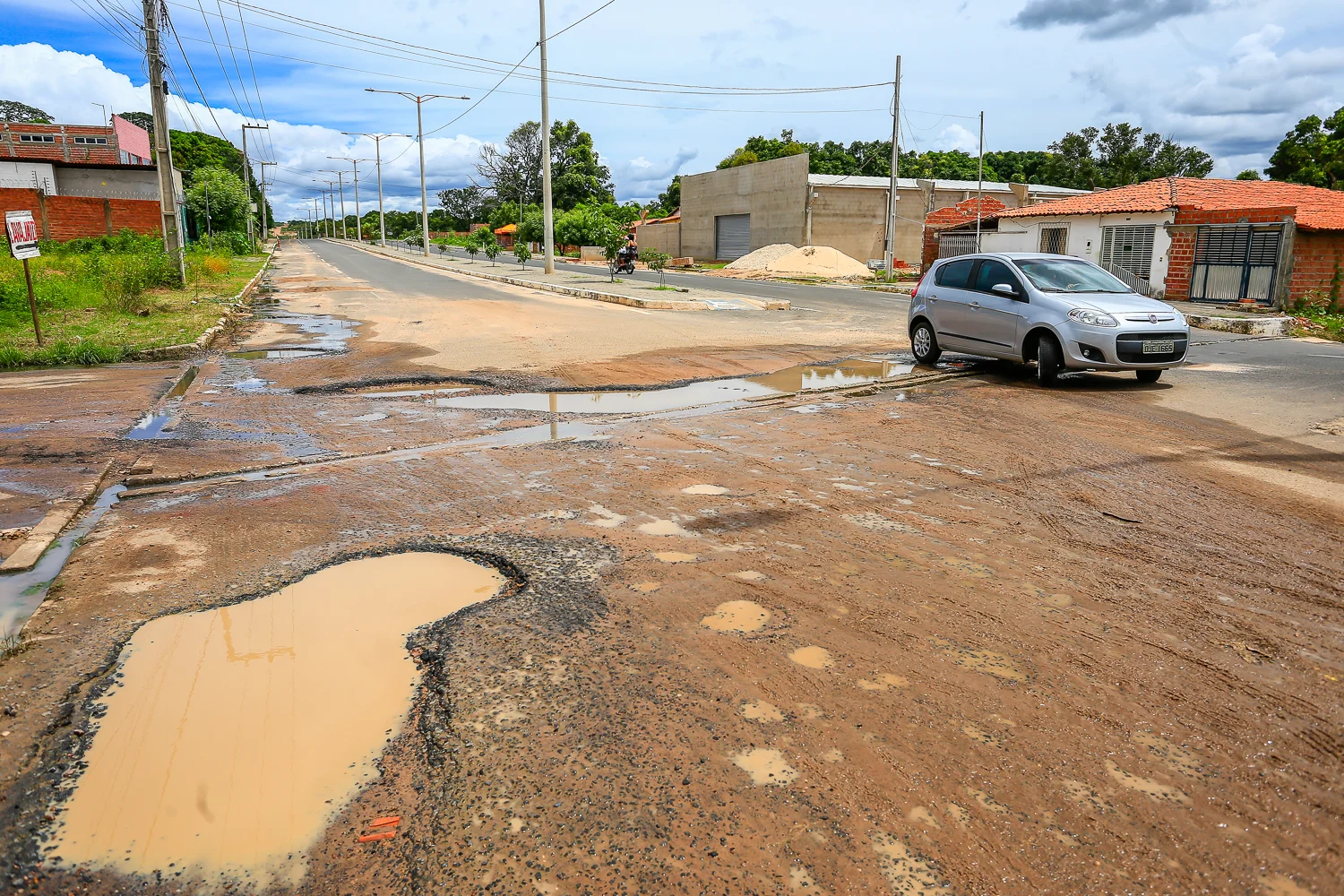 Moradores cobram conclusão de obra na Avenida Luís Firmino de Sousa em Timon MA