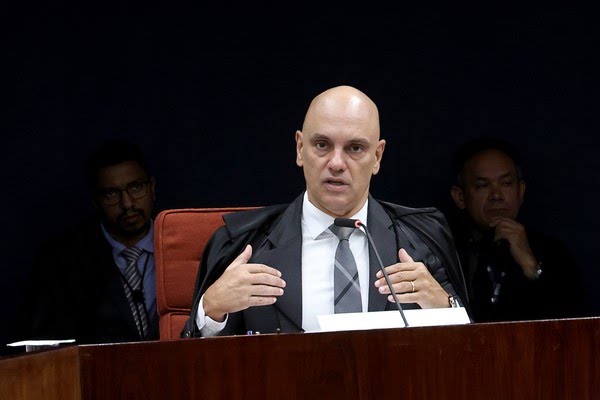 Justiça dos EUA permite notificação de Moraes por e-mail em ação movida por empresas ligadas a Trump