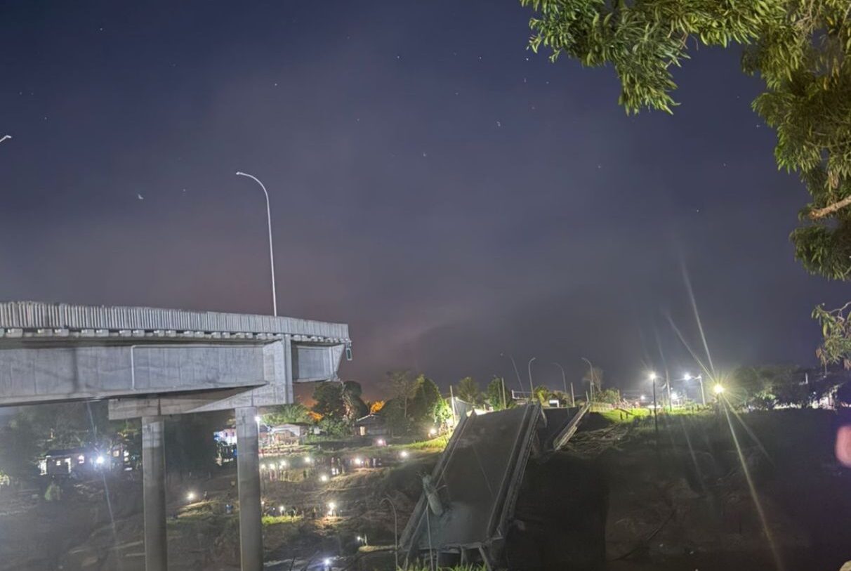 Ponte de R$ 36 milhões desaba no Acre e deixa feridos